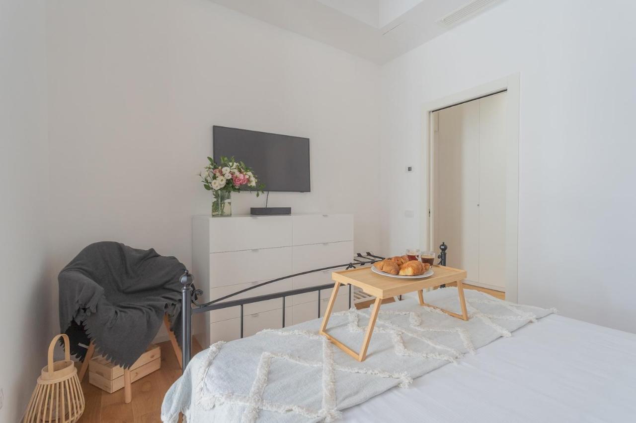 Independence Apartment With Balcony By Rent All Como Exterior foto