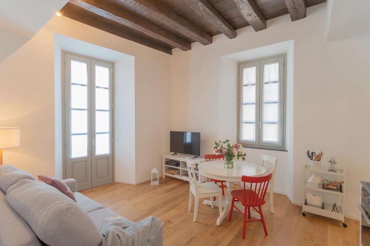 Independence Apartment With Balcony By Rent All Como Exterior foto