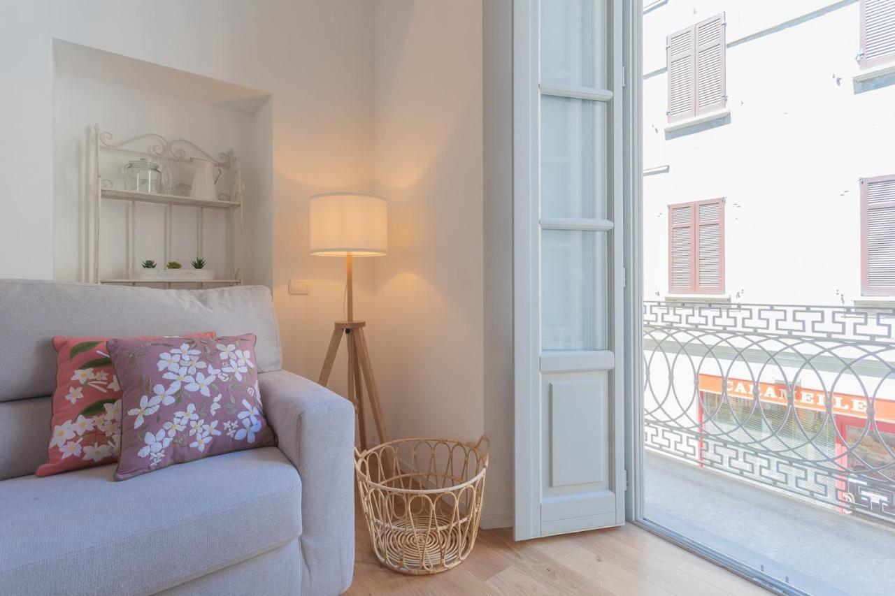 Independence Apartment With Balcony By Rent All Como Exterior foto